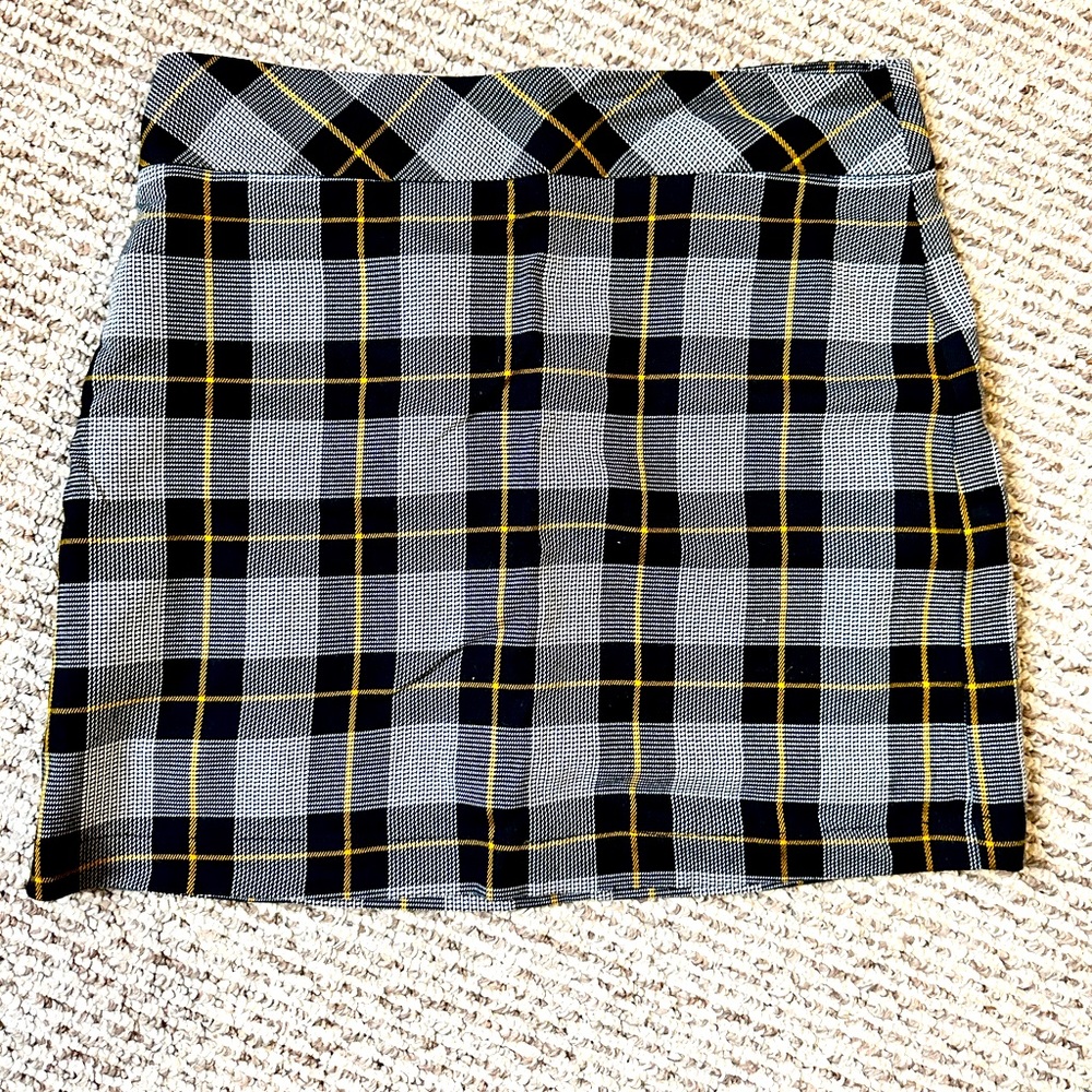 Forever 21 multi-color mini skirt - size medium